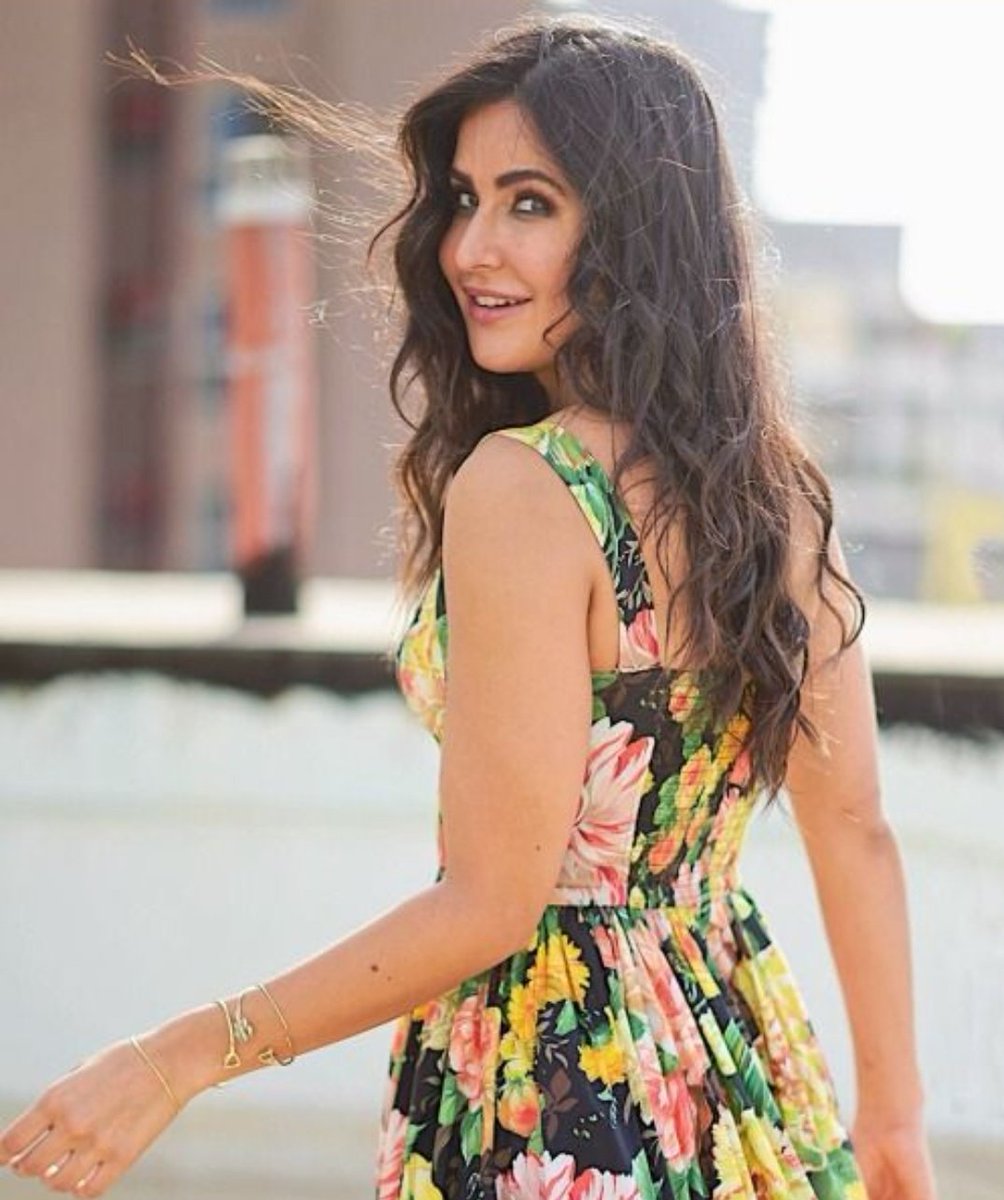 katrinarchives's tweet photo. Katrina Kaif's wavy hair is my favorite. https://t.co/Tay7tVP0L9