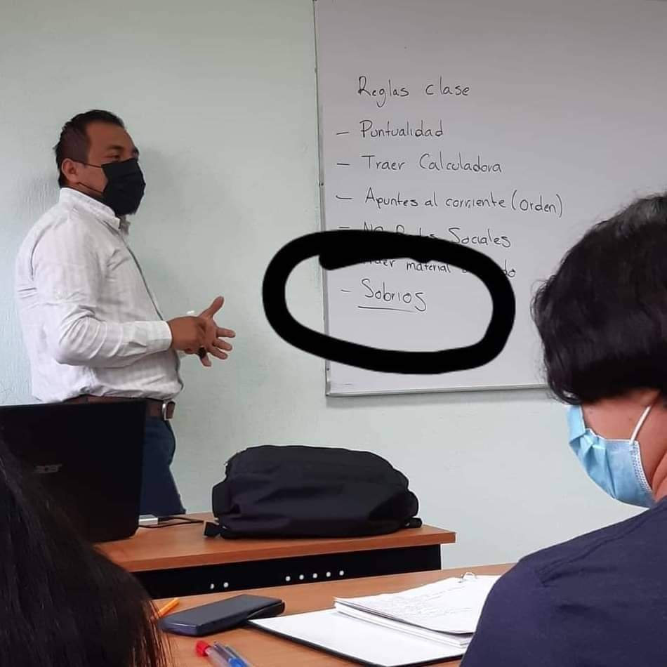 VenteDigo1's tweet photo. Cada día más complicadas las reglas en la universidad. https://t.co/JBqWRuaByc