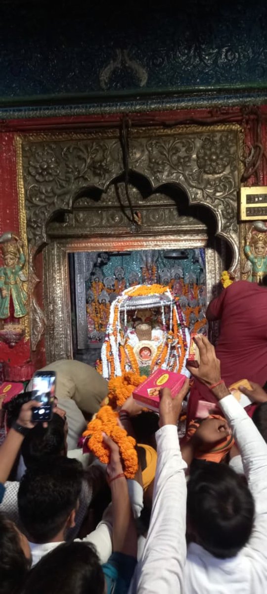 आज अयोध्या धाम हनुमान जी महाराज का दर्शन करने का सौभाग्य प्राप्त हुआ हनुमान जी महाराज समस्त जनमानस का कल्याण करें।मन अशांति होने पर हनुमान जी महाराज सब ठीक करते हैं बेहद खुशी मिलती है दरबार में आकर ओम श्री हनुमते नमः 💐♥️🚩<a href="/myogiadityanath/">Yogi Adityanath</a> <a href="/ShriRamTeerth/">Shri Ram Janmbhoomi Teerth Kshetra</a> <a href="/BJP4UP/">BJP Uttar Pradesh</a> <a href="/kirtivardhanba2/">kirti Vardhan Singh</a>