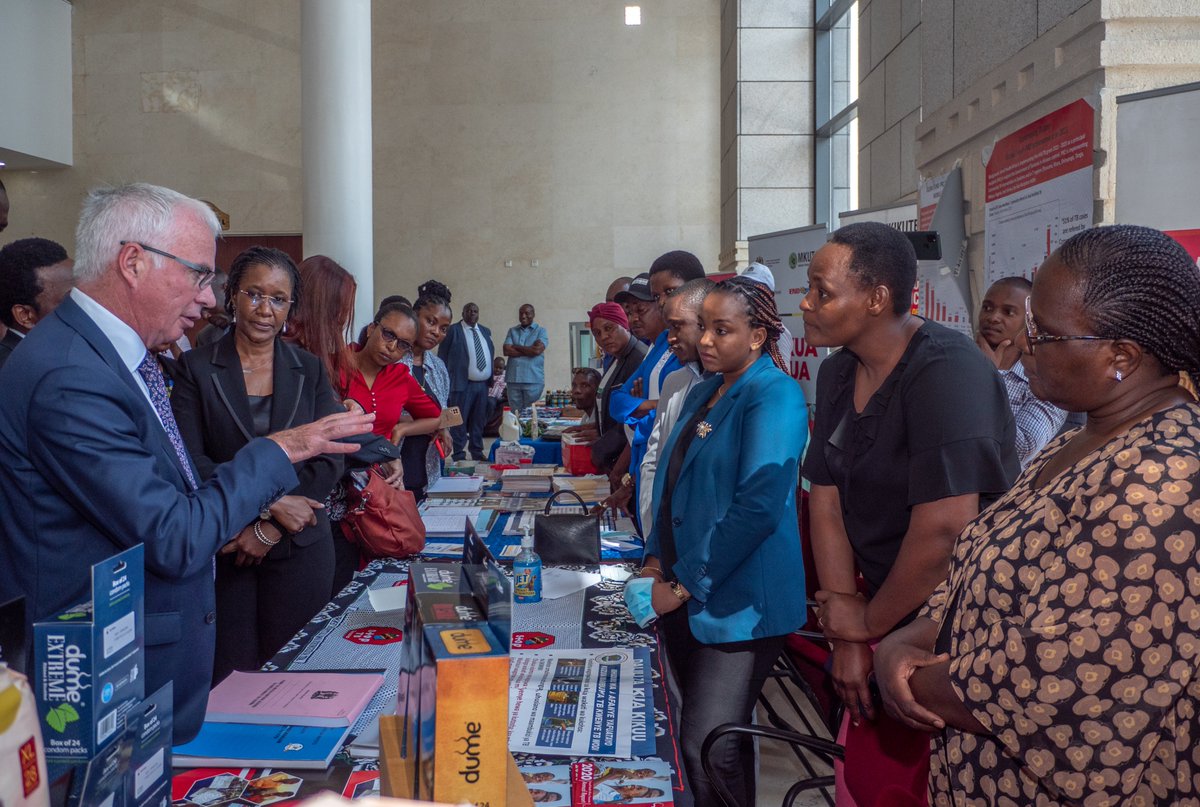 AmrefTanzania's tweet photo. @AmrefTanzania  Country Director @DrFlo6  &amp; Global Fund Program Team during  the Non-State Actors-NSA Health Fraternity Meeting with  the Global Fund Executive Director @PeterASands   at Julius Nyerere Internation Convention Center (JNICC). >> https://t.co/Xrppd19pbp