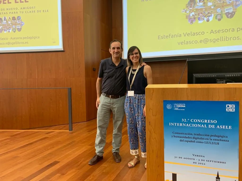 sgel_ele's tweet photo. ¡Os dejamos unas fotos de nuestra participación en #asele2022!
Muchas gracias a los asistentes que pasaron por la mesa de exposición de materiales de SGEL y participaron en nuestra presentación. ¡Gracias también a @ASELE_ELE por hacer posible cada año este encuentro! 😃😃👏👏 https://t.co/m8QXCUBfXw