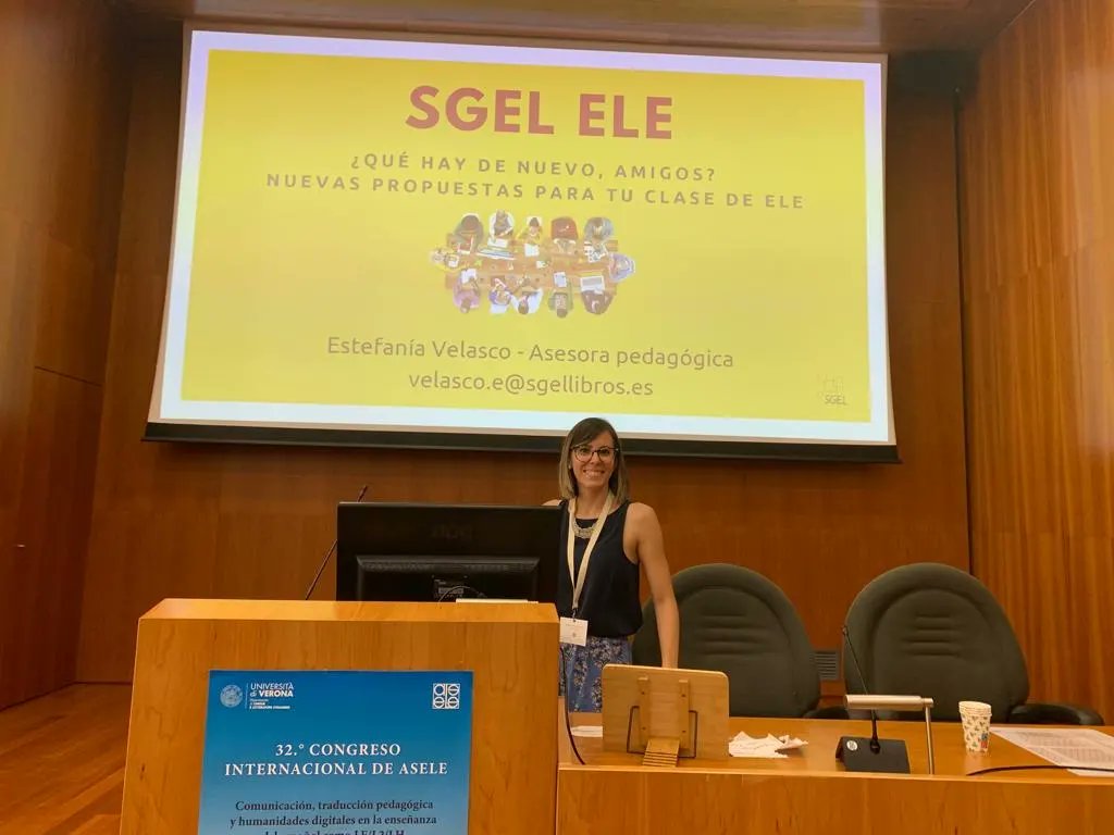 sgel_ele's tweet photo. ¡Os dejamos unas fotos de nuestra participación en #asele2022!
Muchas gracias a los asistentes que pasaron por la mesa de exposición de materiales de SGEL y participaron en nuestra presentación. ¡Gracias también a @ASELE_ELE por hacer posible cada año este encuentro! 😃😃👏👏 https://t.co/m8QXCUBfXw