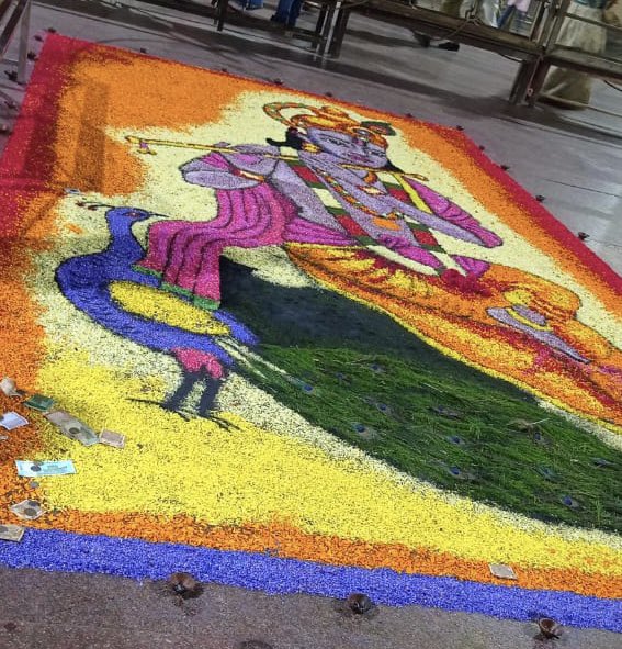 Onam in Kerala after long - the pookalam (flower rangoli that malayalis make in front of their houses for 10 days to welcome Mahabali) at Guruvayur temple 

#GodsOwnCountry