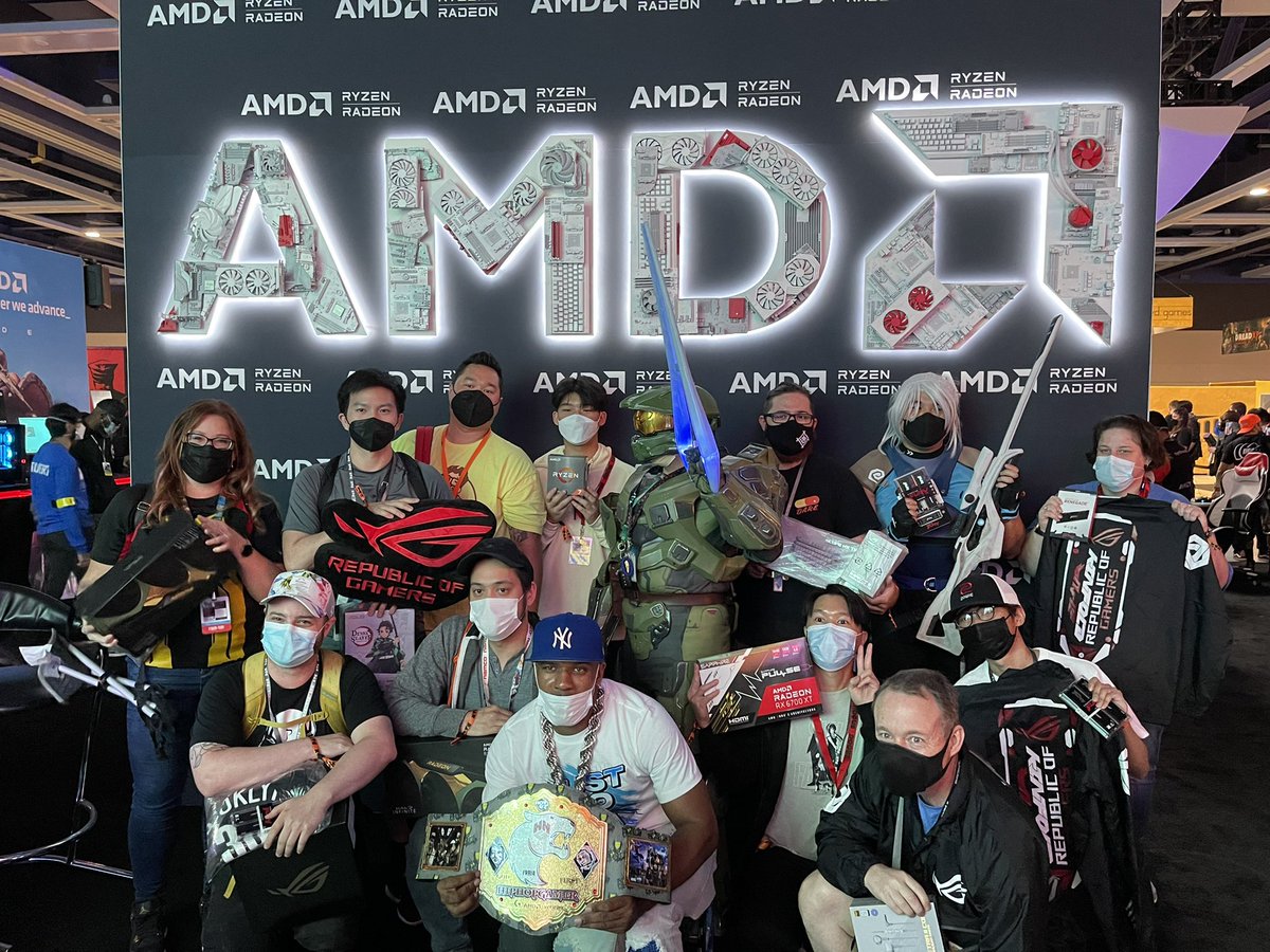 iAmAnt82's tweet photo. Let me just say, #PAXWest with @AMDGaming was a whole vibe. #ShoutOut to my team for helping to create the dopest experience! Especially, @kikamonster, @chrismixel , and @matthewdletts! Another shout out to my brother, @HipHopGamer for bringing that FUEGO! π₯π₯π₯
#AMDatPAX https://t.co/lcNBvJO8AZ