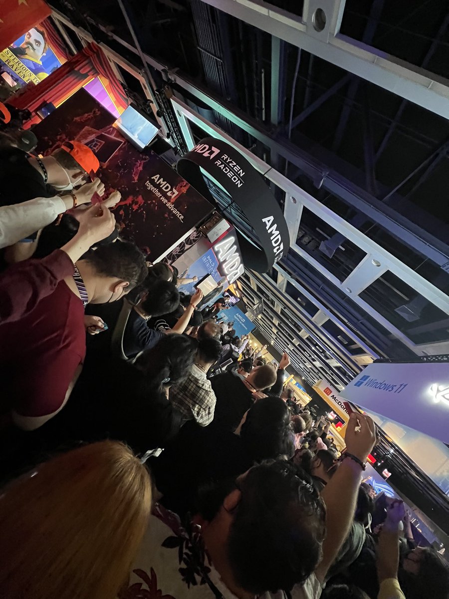 iAmAnt82's tweet photo. Let me just say, #PAXWest with @AMDGaming was a whole vibe. #ShoutOut to my team for helping to create the dopest experience! Especially, @kikamonster, @chrismixel , and @matthewdletts! Another shout out to my brother, @HipHopGamer for bringing that FUEGO! π₯π₯π₯
#AMDatPAX https://t.co/lcNBvJO8AZ