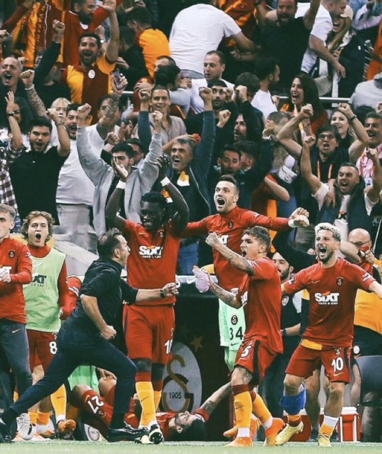 mk6876's tweet photo. Bu  sevinç birlik ve beraberlik ve Şampiyonluğun reçetesi yeterki inanalım ve destek olalım takımımıza #Hedef23  @GalatasaraySK https://t.co/vmFsbOJQMW