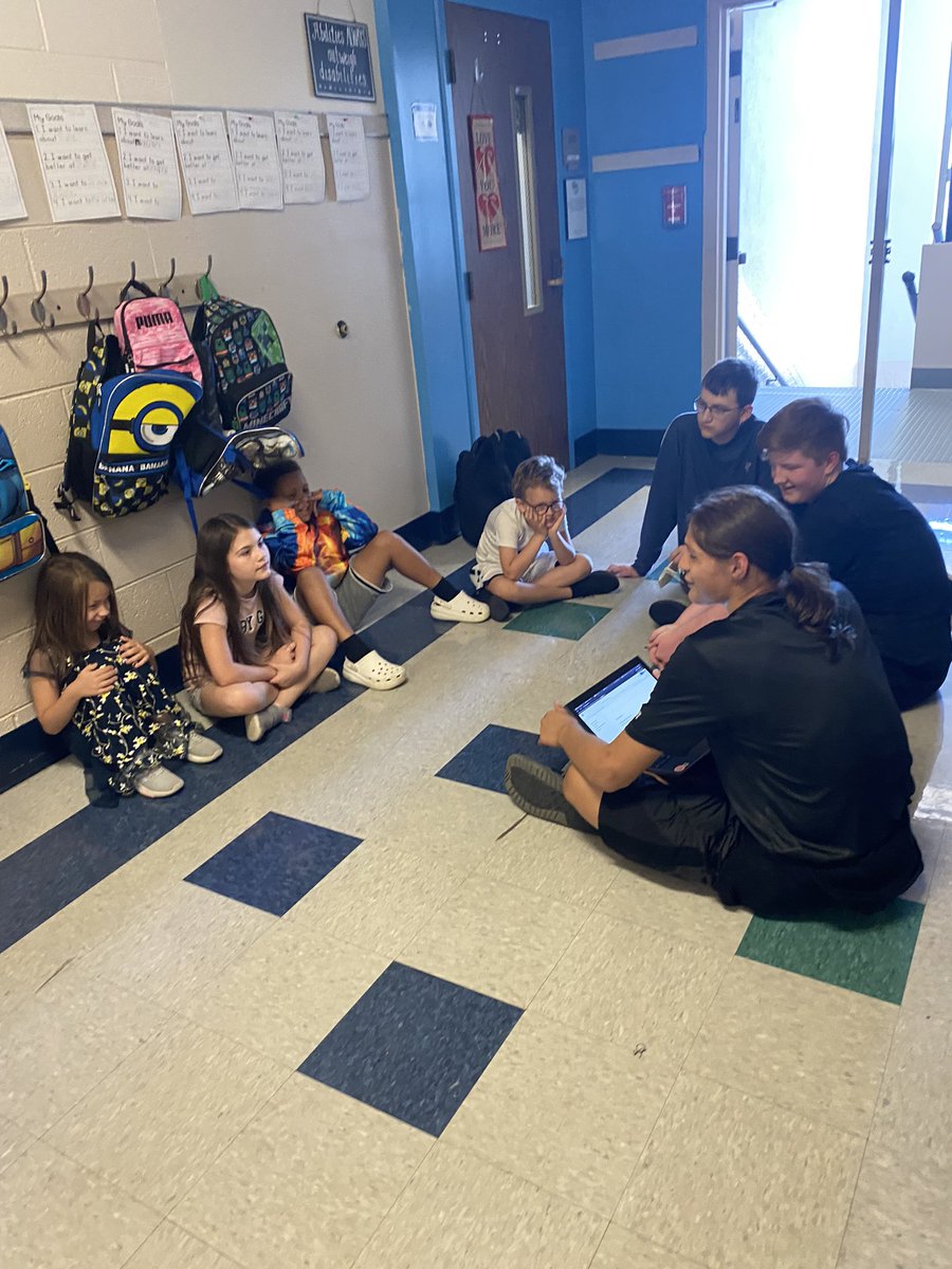 Dunham_DBEXCEL's tweet photo. Last Wednesday we kicked off our PBL with @KCS_Jackson . Students will work over the next six weeks to create books framed around environmental issues for our buddies! @KCS_DBEXCEL https://t.co/VDw4Ck7Gv2