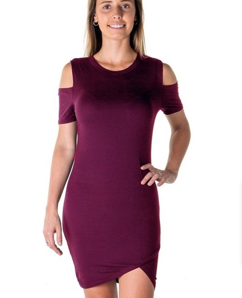 KernsCori's tweet photo. So good I had to share! Check out all the items I'm loving on @Poshmarkapp #poshmark #fashion #style #shopmycloset #evcr #nike: https://t.co/vLMaI3nMry https://t.co/XIHMP7UWFZ