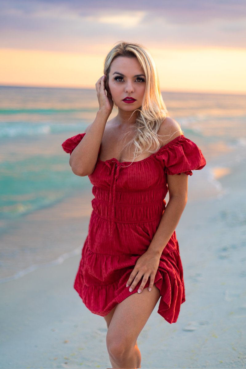 heathermarietwt's tweet photo. I can see us lost in the memory
.
Photographer: @heathermarieclicks
.
#model #ootd #beachy #blonde #sunset #naturallight #goldenhour #talklesssmilemore #sunsetonabeach #girlnextdoor #chivette #kcco #browneyedgirl #southernbelle #blondebombshell #americanbeauty #browneyedbeauty https://t.co/OU1v0dvI5y