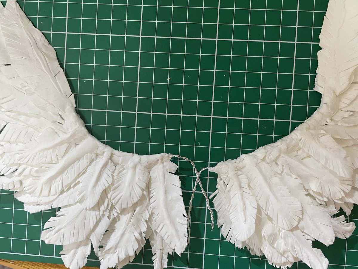 18Nna18's tweet photo. 何とか翼が出来ました
#鳩神様 #粘土 #工作 #protoout https://t.co/QiZBFylBAi
