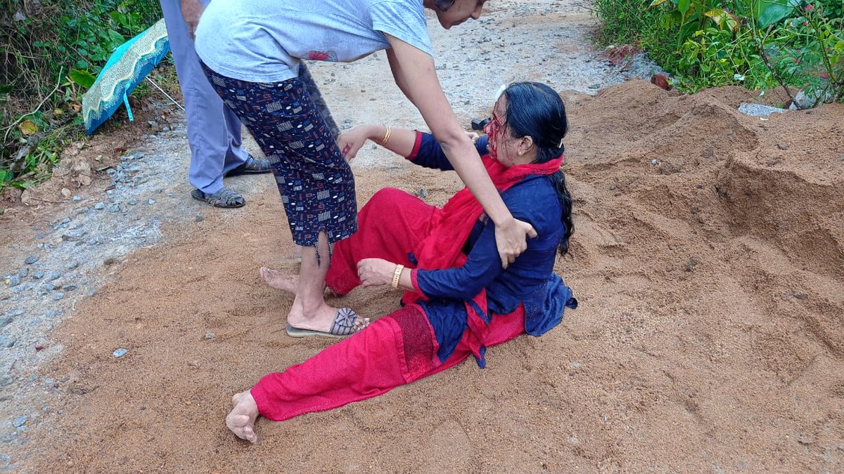 Shaad_Bajpe's tweet photo. #Udupi: Arthi a resident of Atradi was brutally hit allegedly by a local BJP Panchayat Member Ratnakar Shetty and 2 others when she tried to stop the illegal road construction by the latter on private land. https://t.co/Pfs2eT0qQh