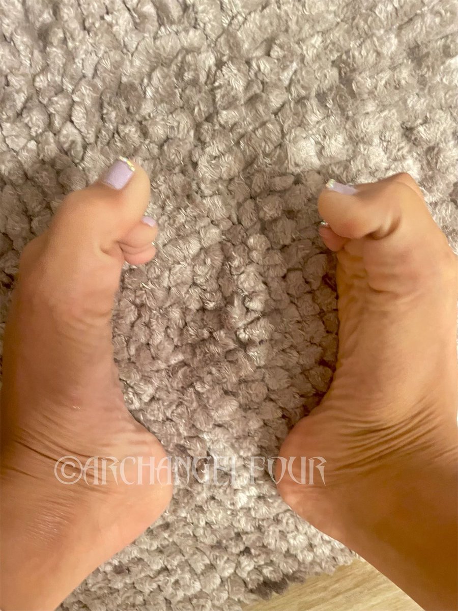 archangelfour's tweet photo. about to text my hot crush &amp; ask if i can give him a footjob this week ʚ♡⃛ɞ(ू•ᴗ•ू❁)

feeling: kinky ✨
♡♪
findom finsub paypig humanatm ct footsub https://t.co/ggVxL7StDs