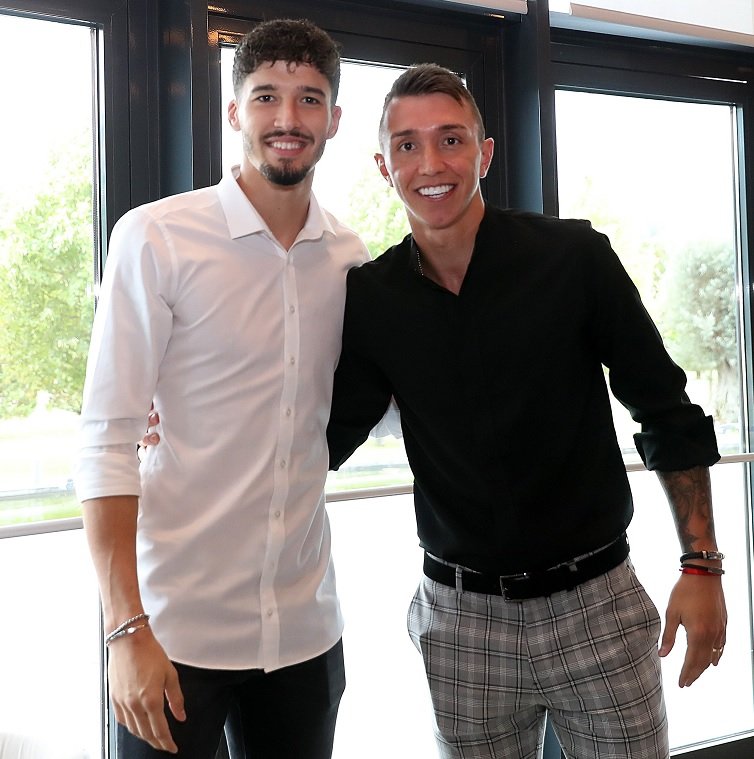 TekYolFener's tweet photo. Altay Bayındır &amp; Muslera. https://t.co/mF5B0aP1c3