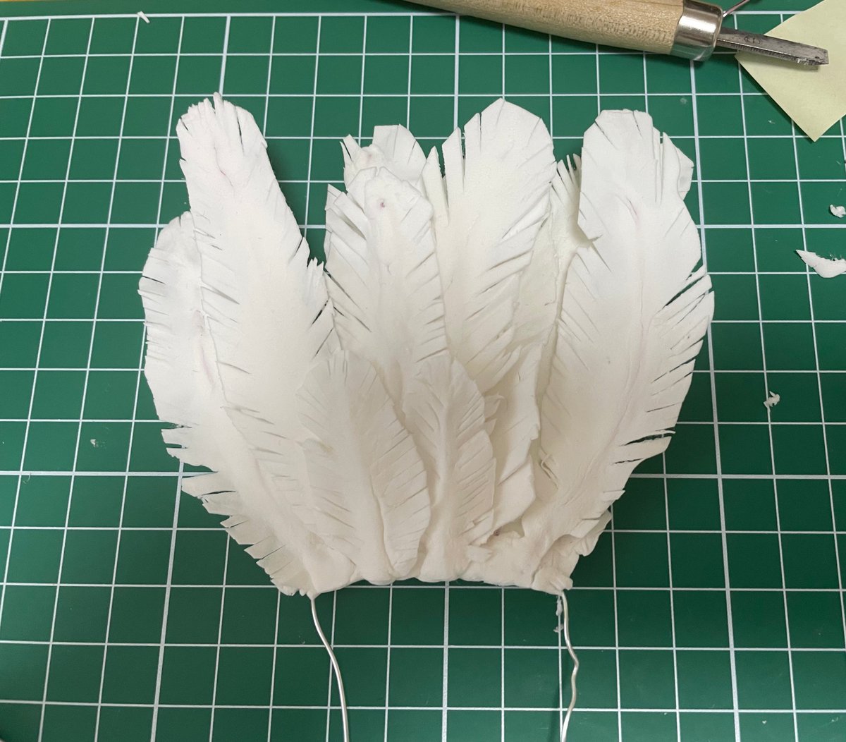 18Nna18's tweet photo. 不器用なので、羽が折れたーと何度もやり直し
#鳩神様 #粘土 #工作 #protoout https://t.co/6DFuaKABLA