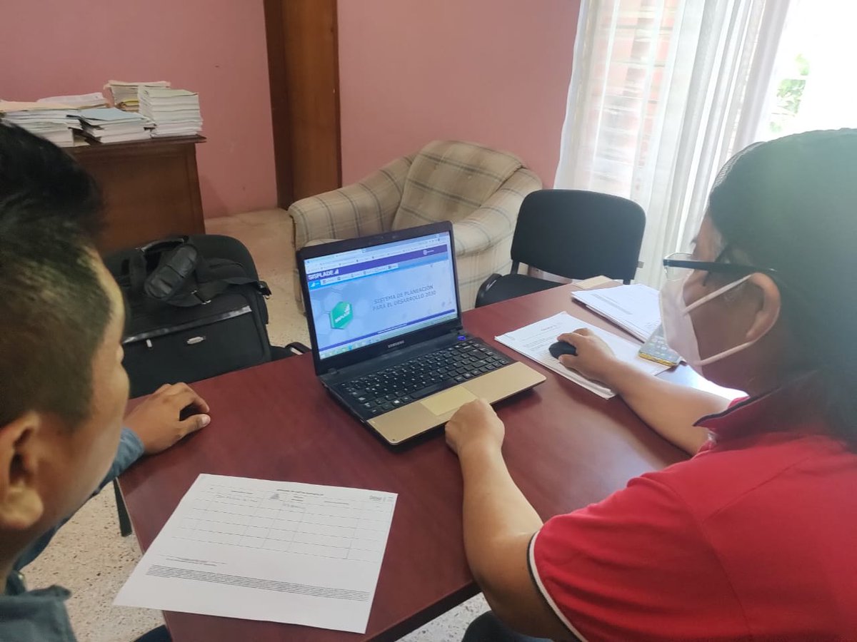 JtoledoLuis's tweet photo. Para cumplir los procesos de planeación municipales, el Módulo de Coordinación para el Desarrollo de #Coplade en Tehuantepec dio asesoría a SAN MATEO DEL MAR para registrar sus obras públicas CFE SFUE en la plataforma del #SISPLADE, como lo ha indicado el Gdor. @alejandromurat. https://t.co/8n4hgfydgw