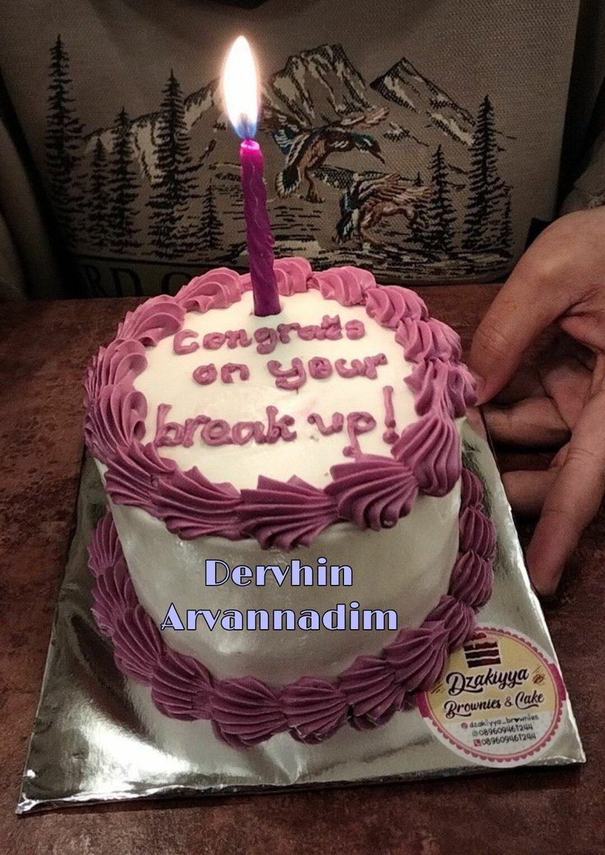 Yey putus jangan lupa pajak putus ✨✨
Semangat pen jan galau galau, mati satu tumbuh seribu pen tapi jan jadi pakboy juga ye.