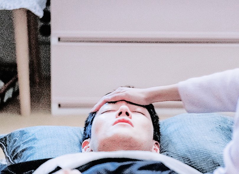 그냥······. 한 번, 투정 한번 부려봤어. 한 번도 이래본 적이 없어가지고. 간호사님, 나 그거 좀 보여주면 안 돼요? 죽음이, 모든 것을 끝내는 것은 아니다. 죽음이, 모든 것을 끝내는 것은 아니다. 죽음이, 모든 것을 끝내는 것은 아니다······.