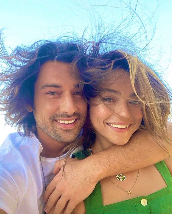 Happy Anniversary to this iconic photo and the emergent AycAlp fandom! 😍

#AlpNavruz #AyçaAyşinTuran