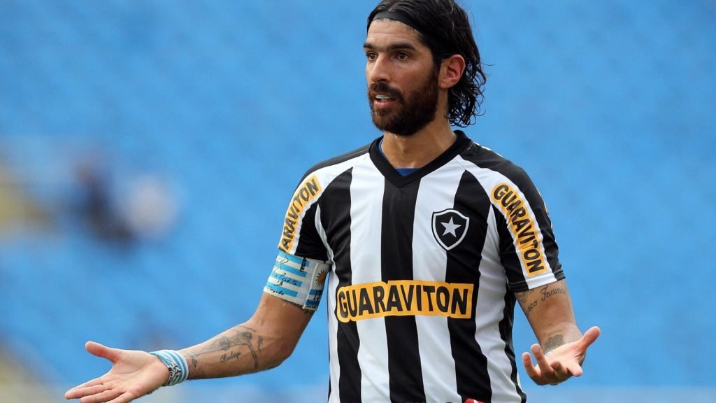 Buysan's tweet photo. ⚽️ A partir del próximo lunes, Sebastián Abreu será parte del Paseo de la Fama del Estadio Maracaná.

🔝 Pelé, Romario, Zico, Ronaldo y Ronaldinho son algunas de las figuras que forman parte del mismo.

🇺🇾 Será el segundo jugador uruguayo, junto con Alcides Edgardo Ghiggia. https://t.co/RZau4hRUHJ
