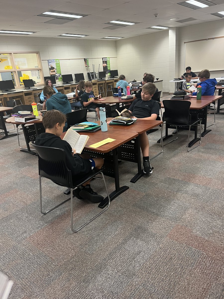 CGeaterTE's tweet photo. Spencer Schools in an effort to increase literacy district wide, teamed up with Spencer Chamber, ISU Extension, and the Spencer Public Library to have everyone in town read for 15 minutes today.  #SpencerReads https://t.co/JXrrfuFt6y