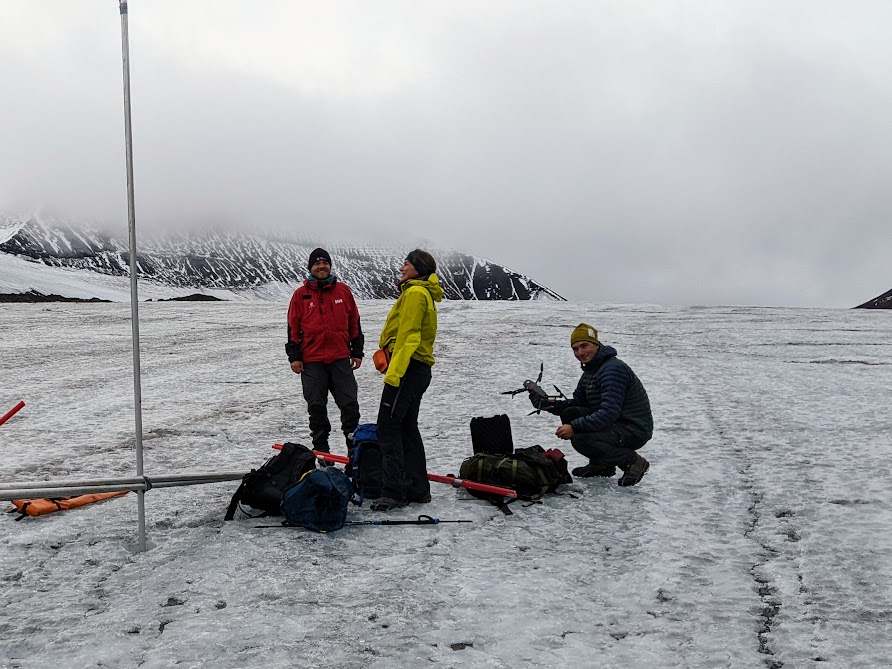 Good day out! Visited two nearby glaciers today to clean up old mass balance stakes and random trash. We also took drone images for snow free DEM and outline of Tellbreen and Blekumbreen.