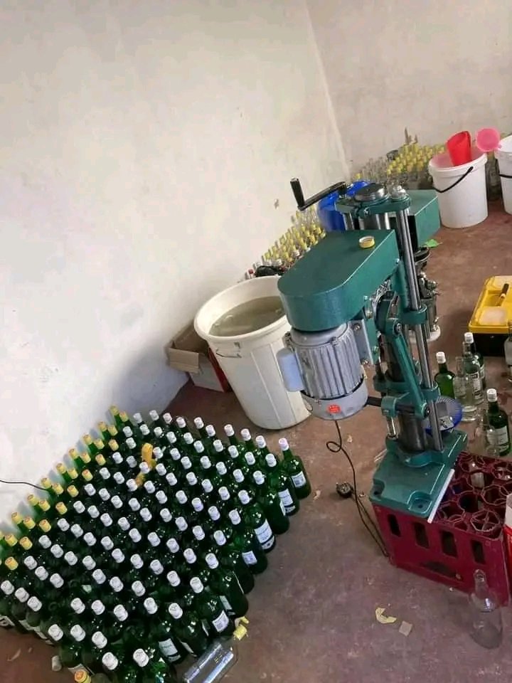 MDNnewss's tweet image. BREAKING NEWS |

Police in Katlehong have shut down an illegal brewery producing counterfeit alcoholic spirits - gins  at Mandela Zone 4 in Katlehong on Tuesday afternoon. 

#MDNnews