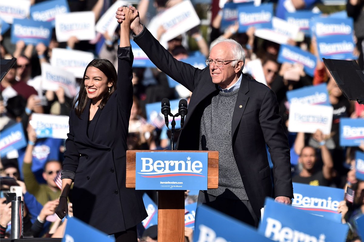 DraftBernie2024's tweet photo. I love this photo because it invokes primal reactions in people. They are the couple everyone wishes they were in high school

They represent the summun of popularity and success

Those who fall short this ideal cannot help but feel the sting of envy

A mirror into your soul https://t.co/zBZPNw0kql
