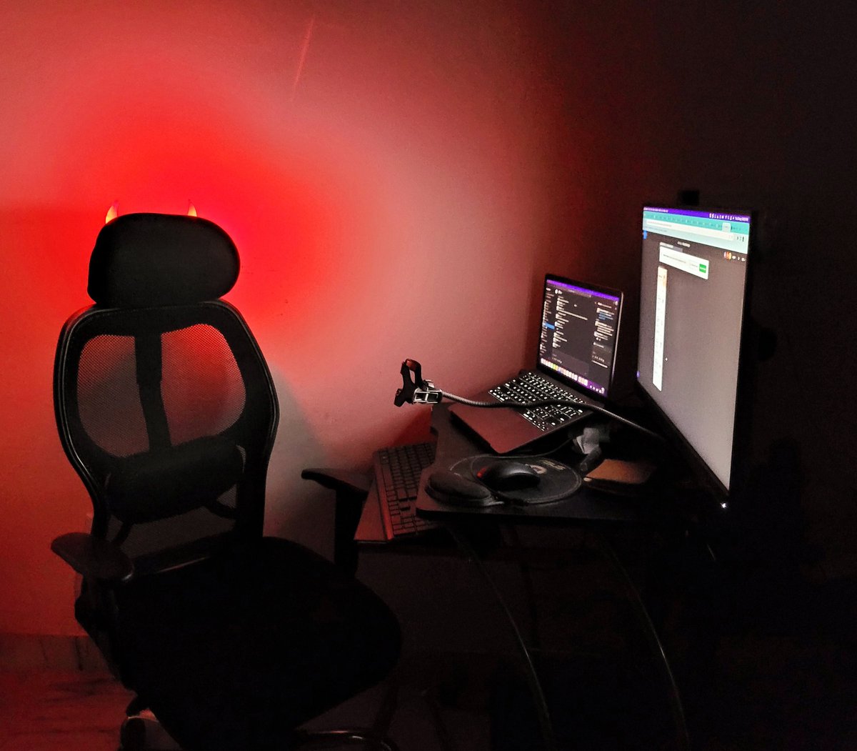 dadhich_rishabh's tweet photo. Being the Devil's advocate for Software Quality
#ratemysetup 🤓
#DevilIsInDetails
#strikeshott
@mattmoniz @LinusTech https://t.co/DOj6JYNjqy