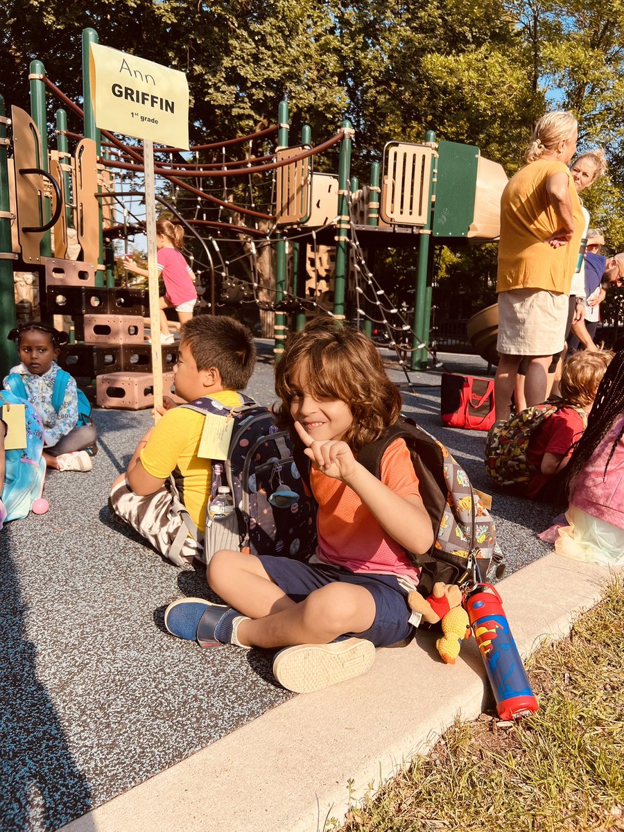 PattyReyesPuga's tweet photo. Happy First Day of 1st grade Patito! You’ll have an amazing year!!! @SPPS_News @GlobalArtsPlus #SPPSFirstDay https://t.co/qpkMjJBbVN