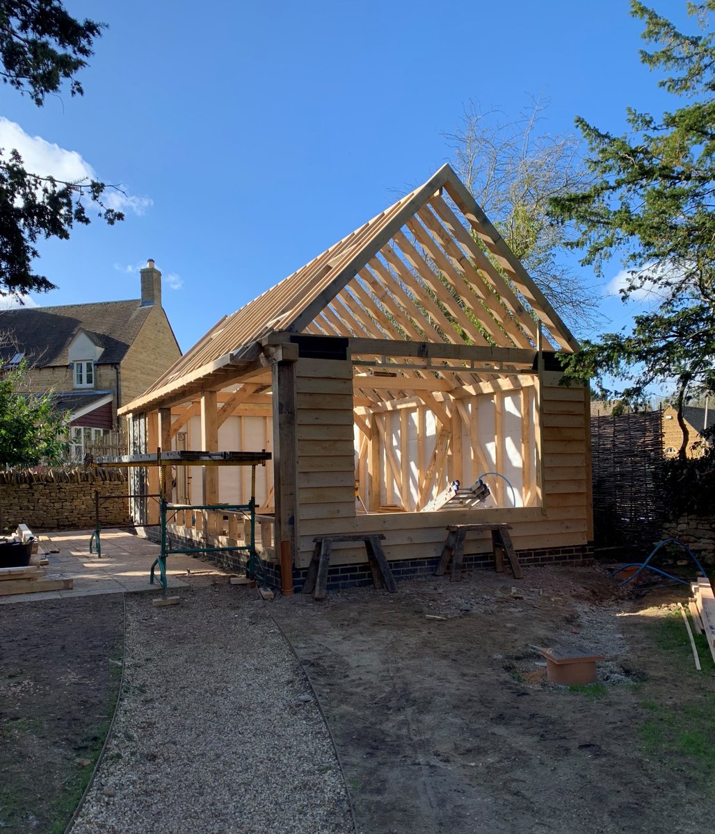 First Fix complete for this Oak Annexe ✔️ Who can't wait to see the final look? 👀

#oakframing #homerenovation #homereno #annex #annexe #outbuilding #guestroom #guestaccommodation #timberframe #homeextension #oakextension