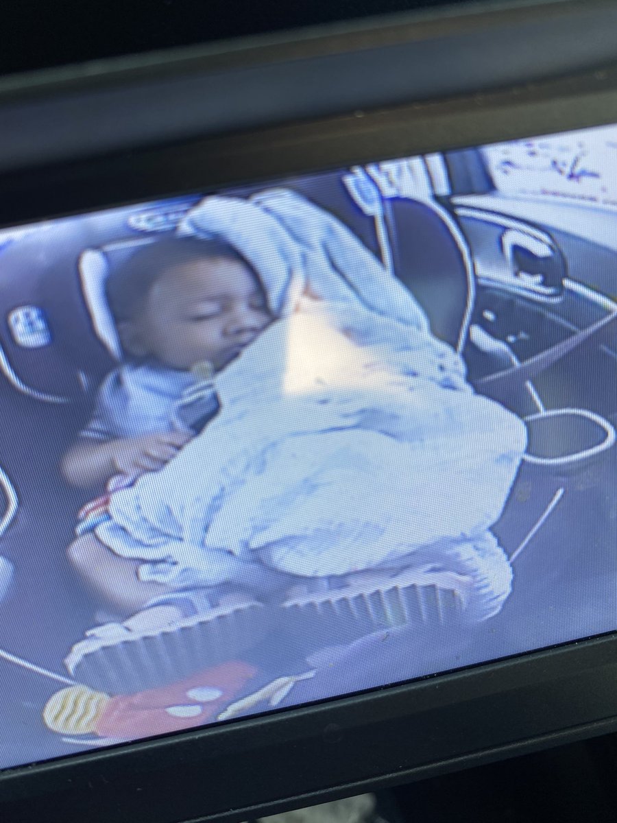 melissaaheartss's tweet photo. Every time we’re in car for more than 5 mins 😴😑🤨 https://t.co/zb4swRvPQv