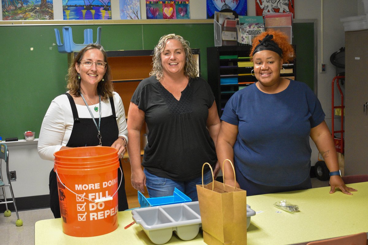 Erie1BOCES's tweet photo. First Day of School 🍎
We are so happy to see all of our teachers and students back for a great school year! ✏️

#ExceptionalEd #Erie1BOCES
 #school #firstday #teachers https://t.co/jfUOQnBSG5