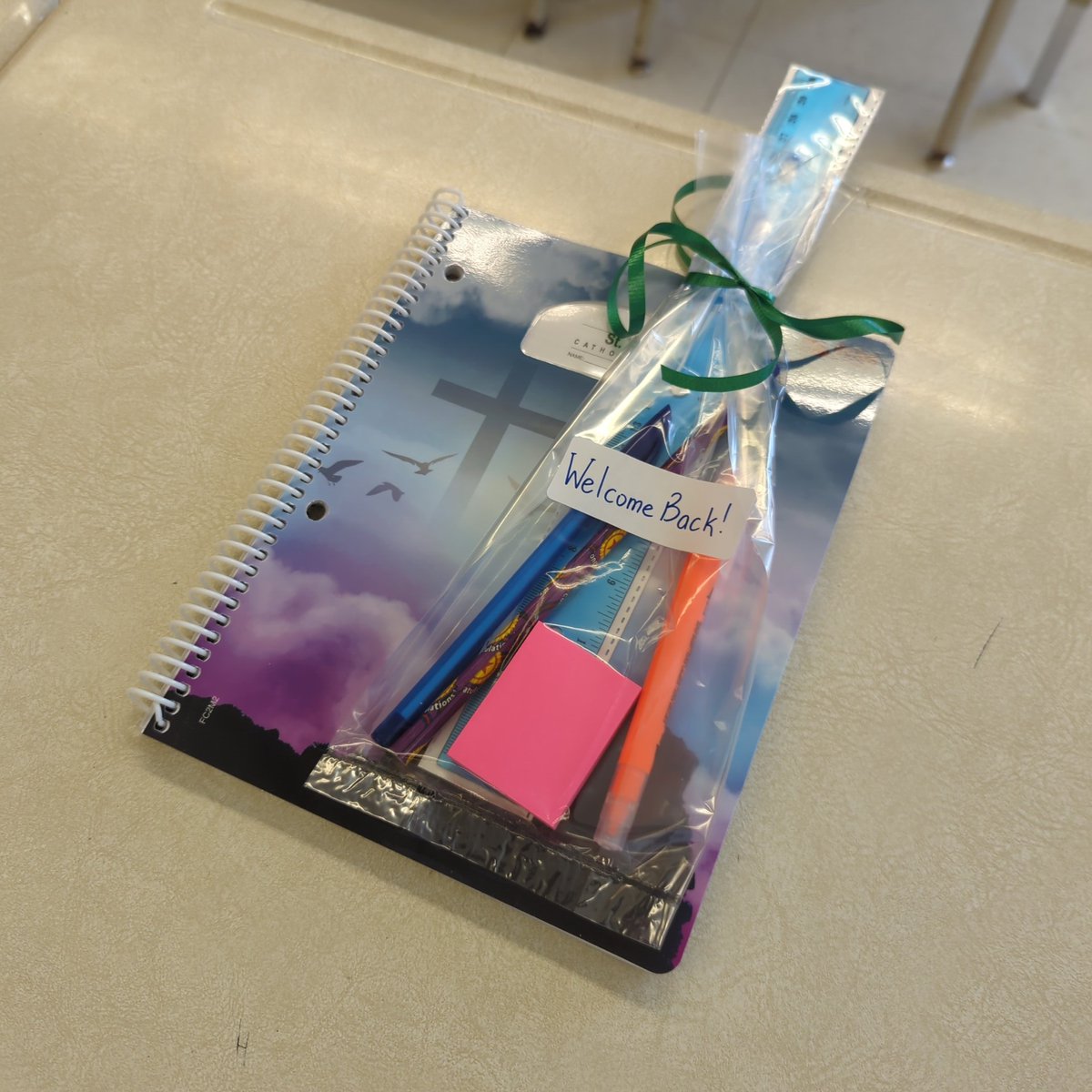 Areis558a's tweet photo. So excited to welcome back our Falcons this year!! @FIDELISinfoTCD @LeoBevilacqua1 #gradeseven #itsgoingtobeagreatyear #lootbags https://t.co/ZH9BKG3xcf