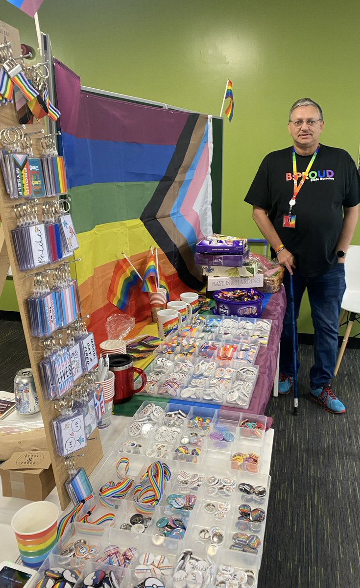 ArtRoya's tweet photo. And thank you to all Barnsley hospital LGBTQ+ staff network particularly ( Chair Iain Woodrow, Lisa Shanon, Jamie Matthews, Jenny Scott) @BarnsleyFTSUG celebrated the Pride @barnshospital with our staff raising awareness and promote equality, diversity &amp; inclusion https://t.co/TQatc7uFrh