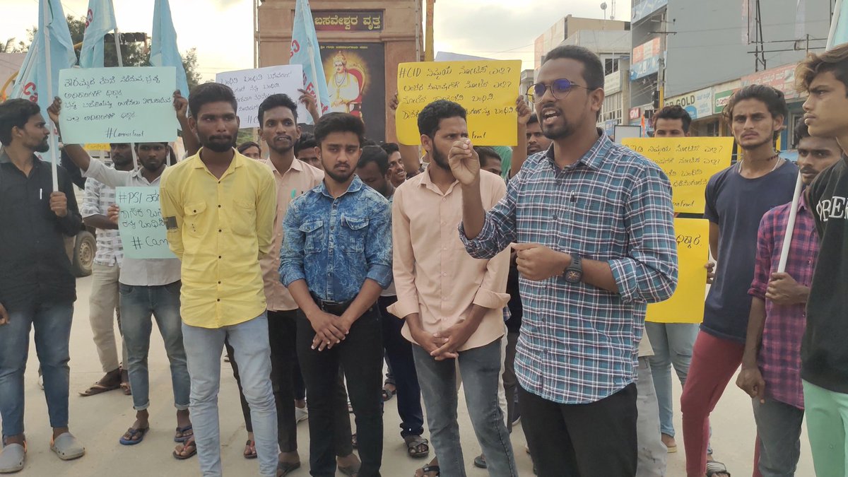 Chand_SaLman1's tweet photo. ಪಿ.ಎಸ್.ಐ ಹಗರಣ; ಶಾಸಕ ಬಸವರಾಜ್ ಧಡೆಸುಗೂರನ್ನು ಬಂಧಿಸಿ ತನಿಖೆಗೊಳಪಡಿಸಲು ಆಗ್ರಹಿಸಿ ಇಂದು ಕೊಪ್ಪಳದಲ್ಲಿ ನಡೆದ ಪ್ರತಿಭಟನೆಯಲ್ಲಿ ಭಾಗವಹಿಸಿ ಮಾತನಾಡಿದೆನು.
#PSIScam #CampusFront https://t.co/ZLUoDXXYUH