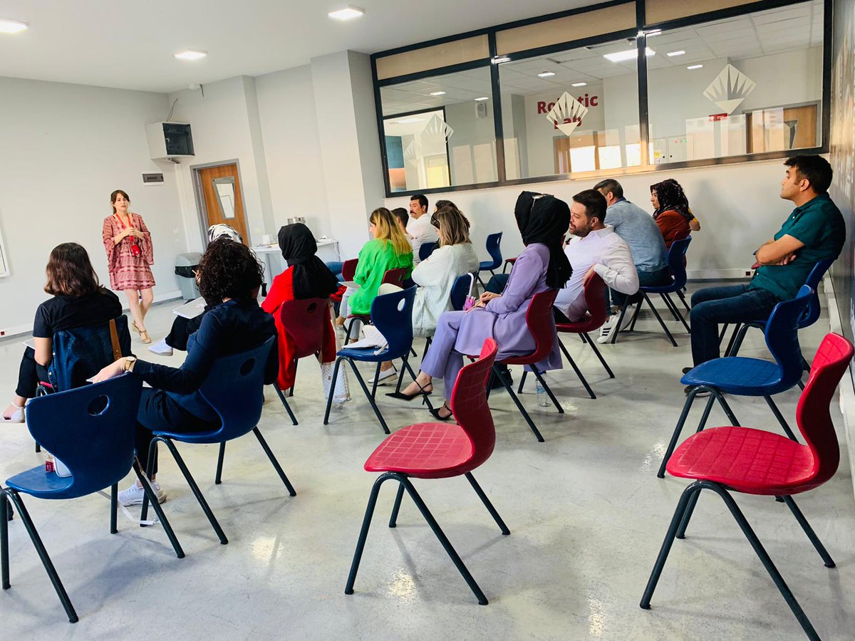 İlkokul Yolculuğumuzun oryantasyon sürecinde çocuklarımızı daha iyi anlayabilmek ve destek olabilmek için gerçekleştirmeye devam edeceğimiz ilk Veli seminerimizi, Neptün sınıfımızın velileri ile  gerçekleştirdik.😊 
#KAREM 💚🧡💙❤
#HerAnımdaBahçeşehir