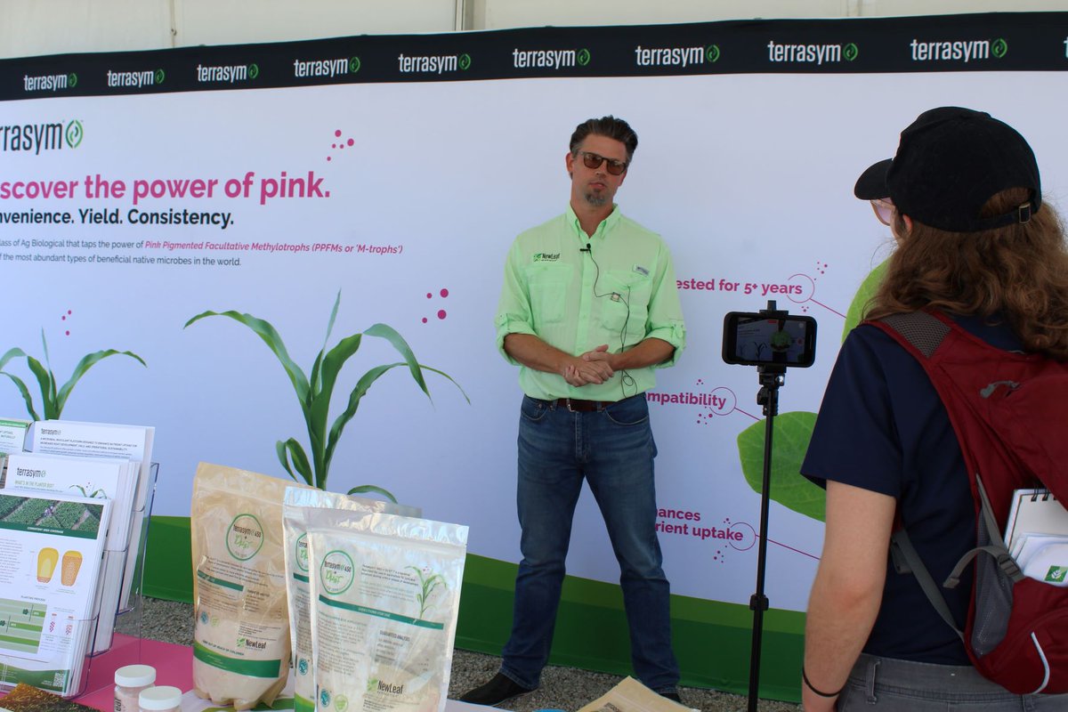 NewLeaf_Sym's tweet photo. Thanks to all who visited us at @FPShow last week!
We had a great time and can't wait to keep talking about the power of our pink microbes.
#fps22 #AgTwitter #agtech #terrasym https://t.co/OC0wvp14Kh