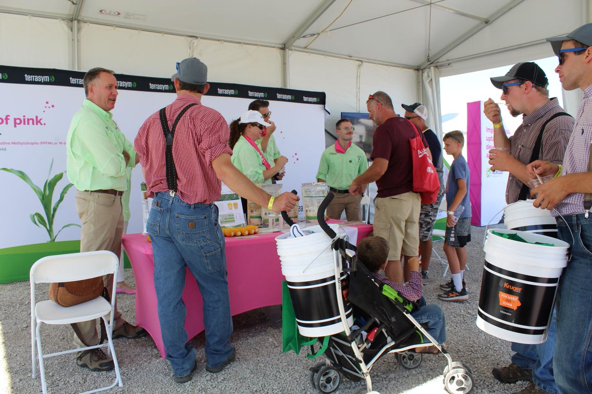 NewLeaf_Sym's tweet photo. Thanks to all who visited us at @FPShow last week!
We had a great time and can't wait to keep talking about the power of our pink microbes.
#fps22 #AgTwitter #agtech #terrasym https://t.co/OC0wvp14Kh