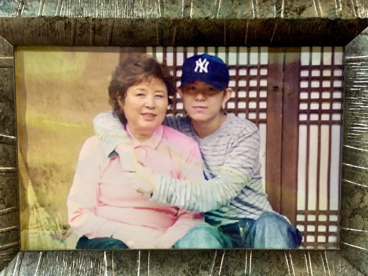 itsyou_luv's tweet photo. 오빠의 26주년을, 우리가 함께한 26년을 감사해🤍
<올해는 어머님께 26주년 인사드리고 갑니다.> https://t.co/KW9gI1NJOH