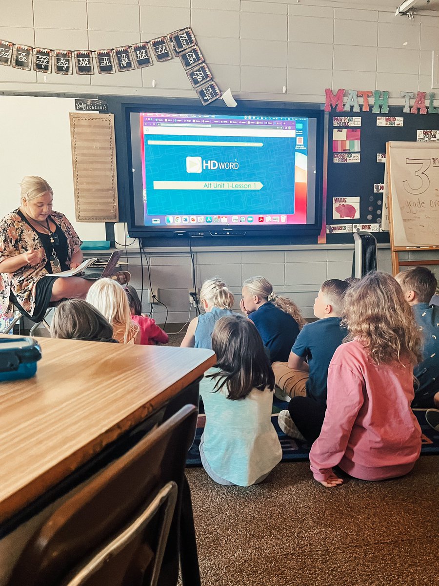 ThompsonIDC's tweet photo. Teachers had Professional Development in @GFSchools last Friday and are already implementing @ReallyGreatRead, great job @paintnersclass !! @learningvikings https://t.co/yPOKplb99p