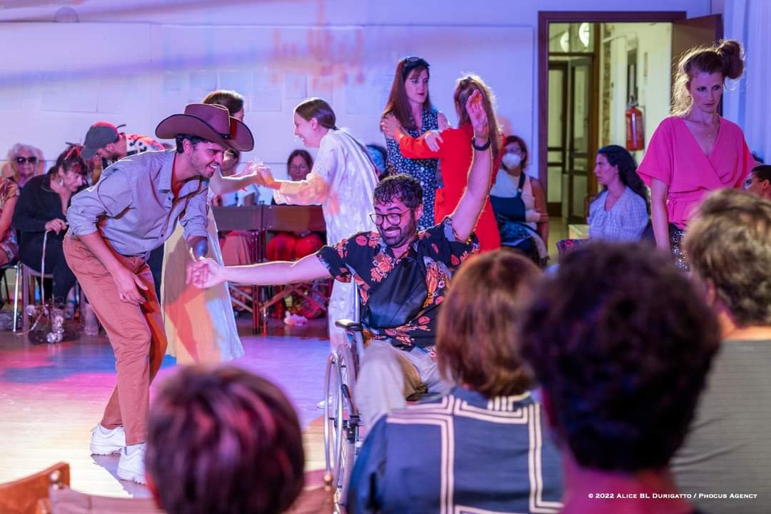 CSSTeatrostabileFVG (@cssudine) on Twitter photo Teatro come vocazione:
#ClaudioTolcachir maestro #EcoledesMaîtres 30°edizione guida 16attrici e attori #under35 di #Italia #Belgio #Francia #Portogallo
Dopo #VillaManin ora in #Europa e 21 settembre al <a href="/Piccolo_Teatro/">Piccolo Teatro</a>
#Milano
Scopri l'intervista di <a href="/canz/">canz</a>
➡️robertocanziani.eu/quantescene/20… Teatro come vocazione:
#ClaudioTolcachir maestro #EcoledesMaîtres 30°edizione guida 16attrici e attori #under35 di #Italia #Belgio #Francia #Portogallo
Dopo #VillaManin ora in #Europa e 21 settembre al <a href="/Piccolo_Teatro/">Piccolo Teatro</a>
#Milano
Scopri l'intervista di <a href="/canz/">canz</a>
➡️robertocanziani.eu/quantescene/20…