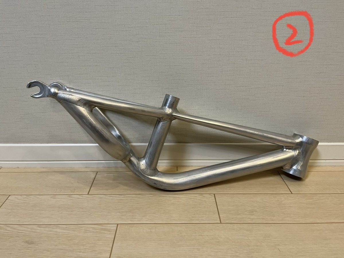 taku_mtber's tweet image. 変遷。
パパの好みは②でした。
#NESTObikes #FASTKID