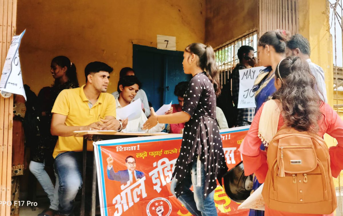 Raushan54677439's tweet photo. नफरत नही अधिकार चाहिए, शिक्षा और रोजगार चाहिए। 
नई शिक्षा नीति 2020 को वापस लो पूसा उमा पांडेय कॉलेज में हेल्प डेस्क लगाकर #AISA का चलाया गया सदस्यता अभियान।
बड़ी संख्या में छात्र-छात्रा ले रहे आइसा का सदस्यता @ShyamKnl @Sandeep_Saurav_ @AISA_tweets
#Join_AISA https://t.co/wd27m09I1w
