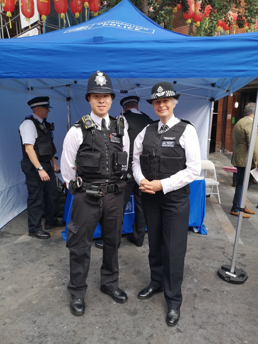 Community Contact Day!🎙️ 

We were in Little Newport Place today, providing crime prevention advice with our volunteers and <a href="/MPSSpecials/">MPSSpecials</a>!

We had a surprise visit from AC Helen Ball! A great day to engage with our community and residents.

Thanks for stopping by! 👍🚔