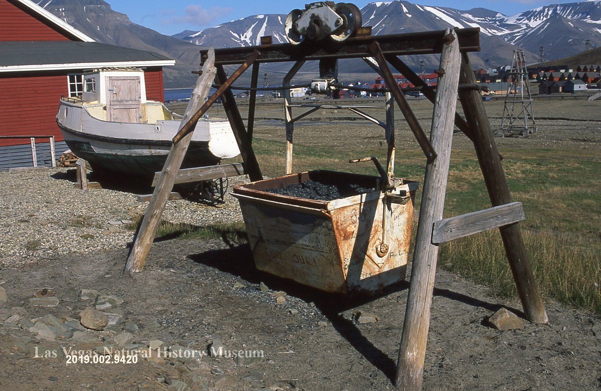 MacDonald Collection #9420
Longyearbyen, Svalbard
Scenes around town

#curation #photos #museum #museumarchive #collection
For more information about the collection, contact our Cultural History Collections Manager
@LauraBenedict11