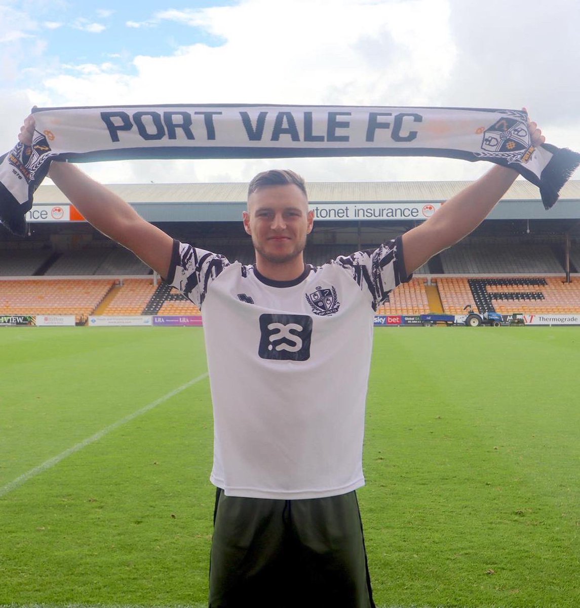 Buzzing to be back 😃 Looking forward to this season, Up the Vale 💪🏼