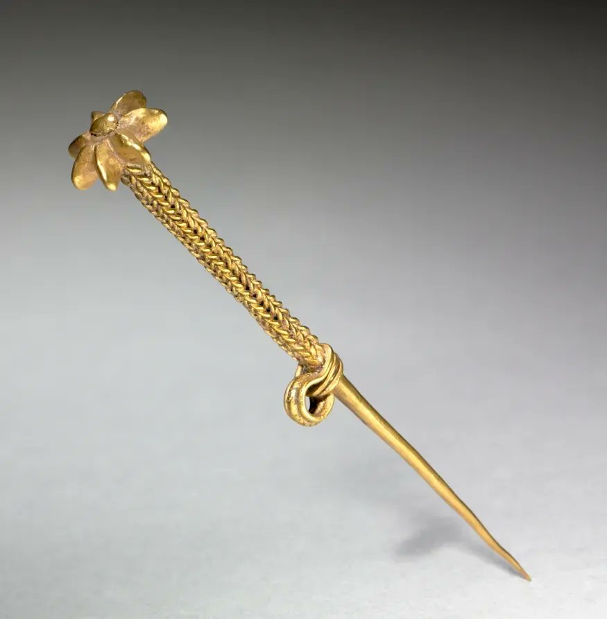 CARAA_Center's tweet photo. Toggle Pin, c. 1300s BC, Cyprus, Late Cypriote II period, Gold, h: 1.8 cm, Cleveland art museum. https://t.co/GC9GxWLy4f