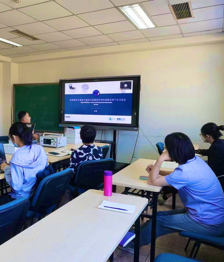 Brainsaise's tweet photo. I am training #MxN33 and #HDIFS equipment in Beijing today, and it is my great honor to learn and communicate with China 's top experts and researchers.#HDtES #HDIFS @SoterixMedical https://t.co/YvweYTrzhh