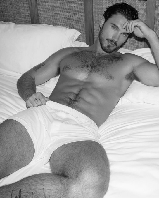 pillow talk 🌬 https://t.co/37YFMg2FNj