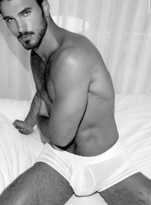 pillow talk 🌬 https://t.co/37YFMg2FNj